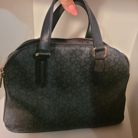 Dkny purse med size black - Picture 6 of 7